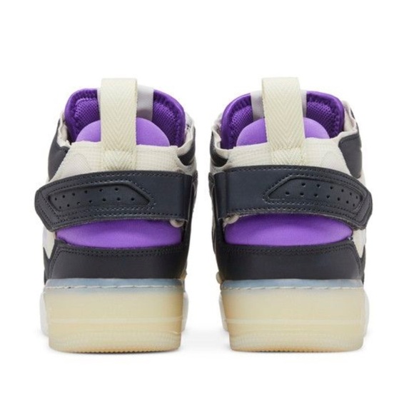 Nike 
Air Force 1
React 
‘Off noir action grape’
High top - Picture 3 of 10